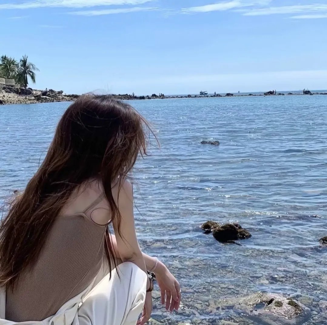萘娅 海报