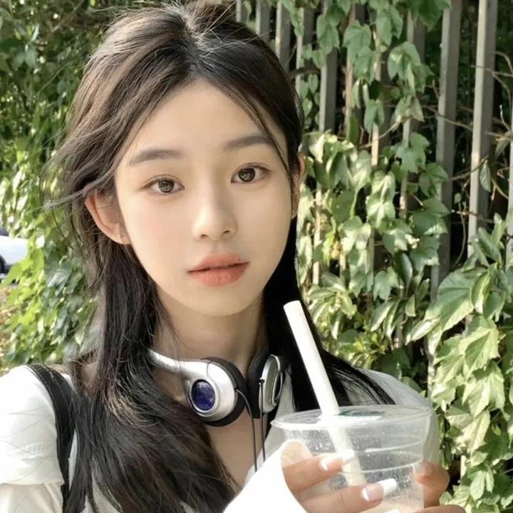 又是吴海英 海报